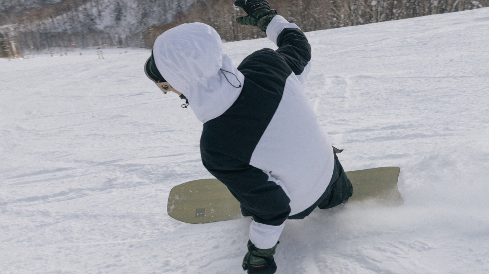 パウダーボードは圧雪でも使えるのか?1本で両方楽しむ選び方